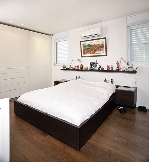 A Penthouse Location: Tel Aviv Architect: Dorith Jaffe Kaminker Photography: Binyamin Adam