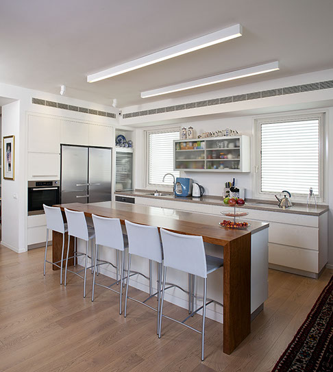 A Penthouse Location: Tel Aviv Architect: Dorith Jaffe Kaminker Photography: Binyamin Adam