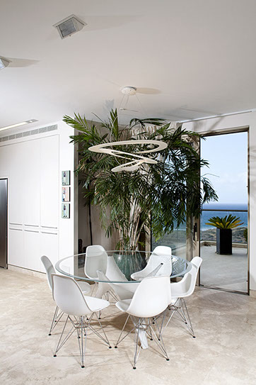 A Penthouse Location: The Mediterranean Sea Architect: Dorith Jaffe Kaminker Photography: Binyamin Adam