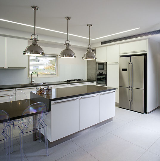 A Penthouse Location: Ra'anana Architect: Dorith Jaffe Kaminker Photography: Binyamin Adam