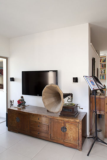 A Penthouse Location: Tel Aviv Architect: Dorith Jaffe Kaminker Photography: Binyamin Adam