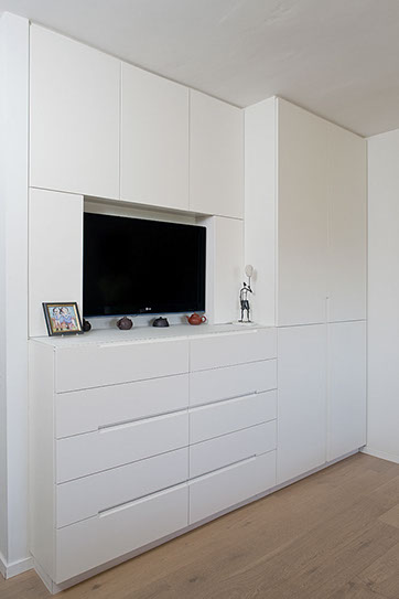 A Penthouse Location: Tel Aviv Architect: Dorith Jaffe Kaminker Photography: Binyamin Adam