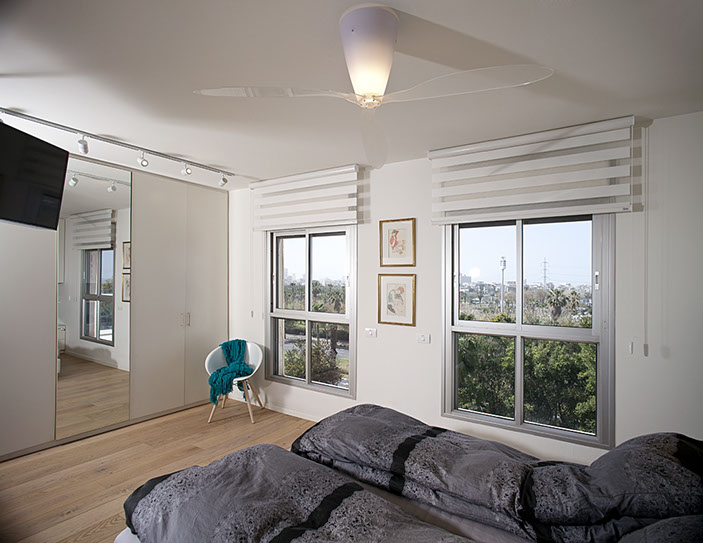 An Apartment Location: Tel Aviv Architect: Dorith Jaffe Kaminker Photography: Binyamin Adam