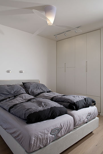 An Apartment Location: Tel Aviv Architect: Dorith Jaffe Kaminker Photography: Binyamin Adam