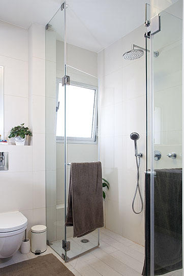 An Apartment Location: Tel Aviv Architect: Dorith Jaffe Kaminker Photography: Binyamin Adam