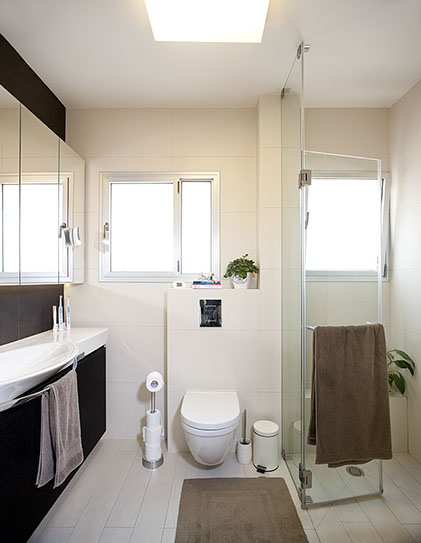 An Apartment Location: Tel Aviv Architect: Dorith Jaffe Kaminker Photography: Binyamin Adam