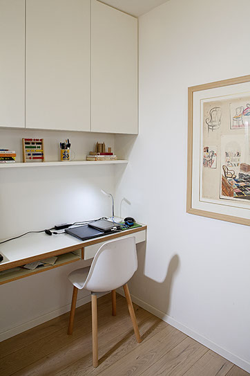 An Apartment Location: Tel Aviv Architect: Dorith Jaffe Kaminker Photography: Binyamin Adam